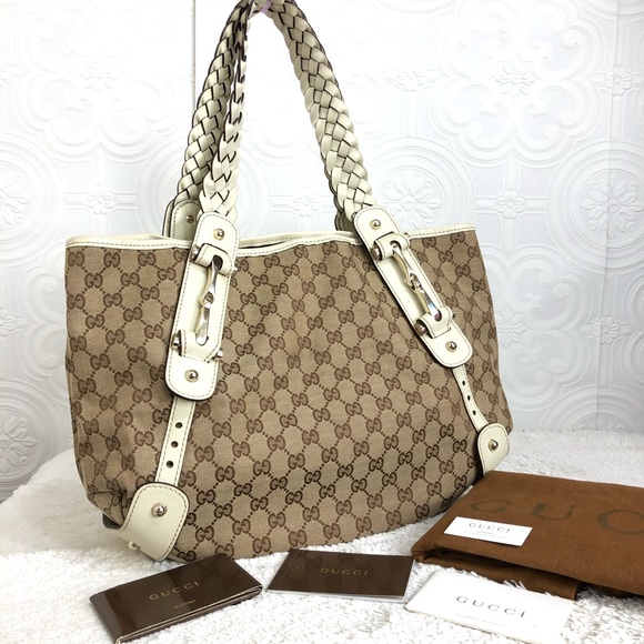 Gucci Handbags - 🌸OFFERS?🌸💯%Authentic Gucci Signature Bag